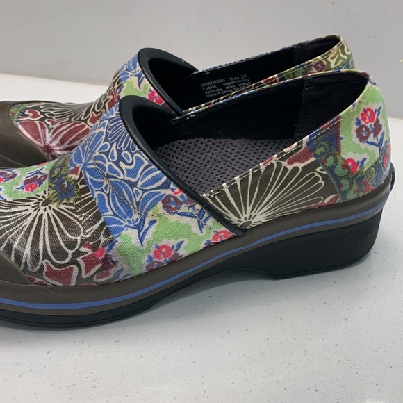 Dansko Vegan Volley Clogs - floral patchwork canvas - Picture 5 of 12